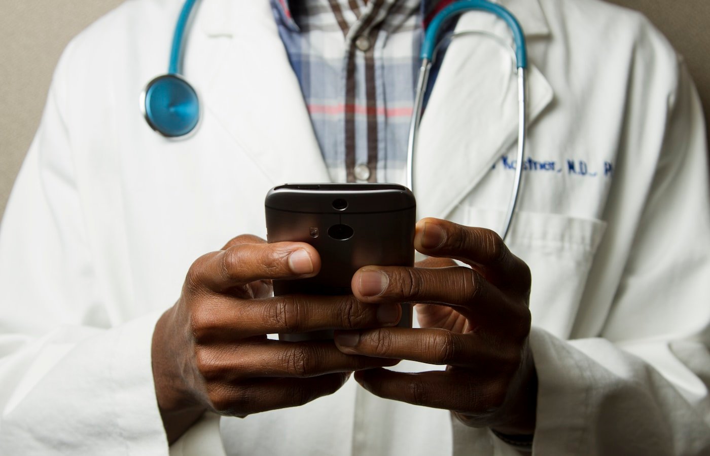 Clinical healthcare professionals collaborating in an advanced medical facility